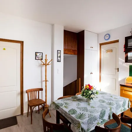 Marven Apartman * 발라톤케네세